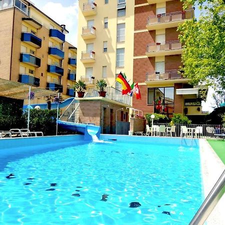 Club Hotel Residence Cesenatico Buitenkant foto