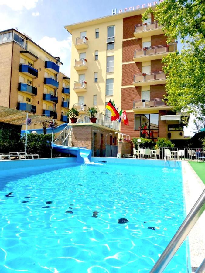 Club Hotel Residence Cesenatico Buitenkant foto