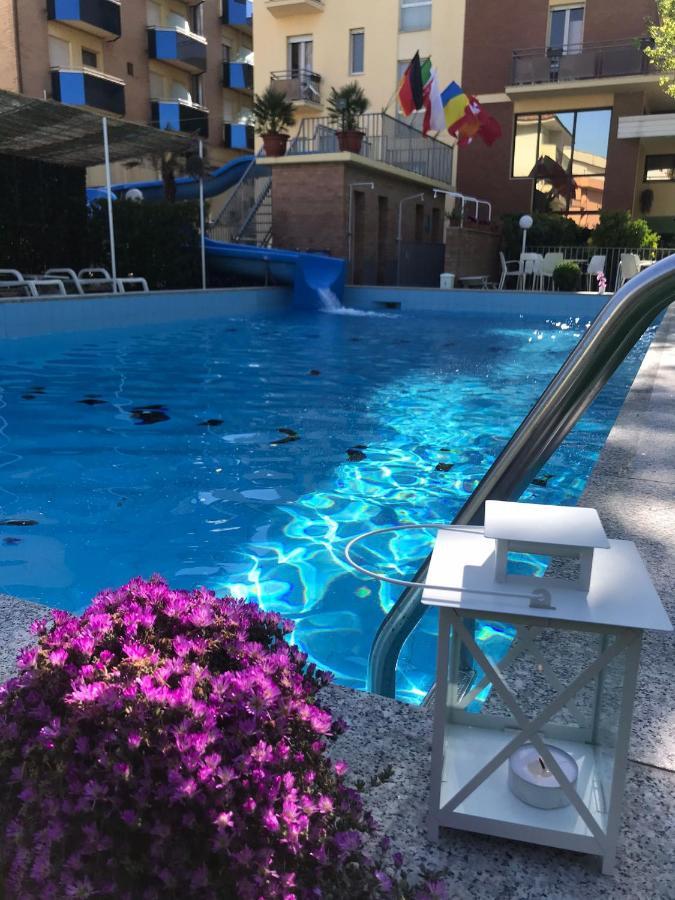 Club Hotel Residence Cesenatico Buitenkant foto
