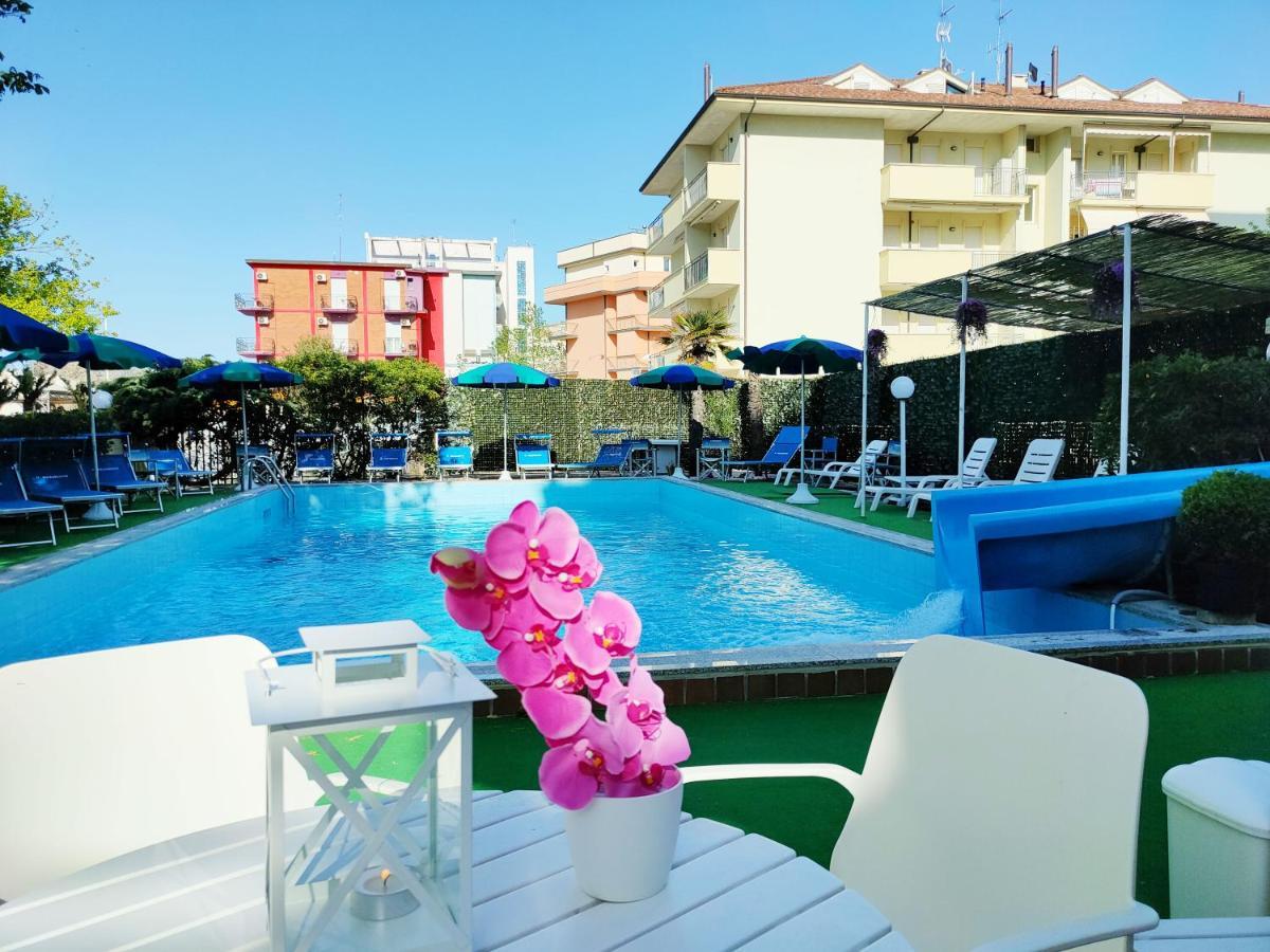 Club Hotel Residence Cesenatico Buitenkant foto