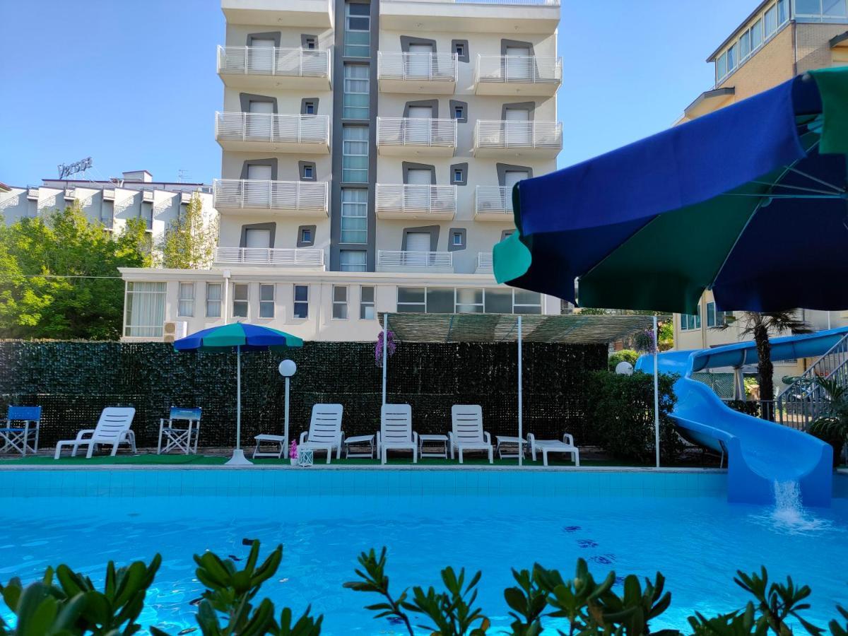 Club Hotel Residence Cesenatico Buitenkant foto