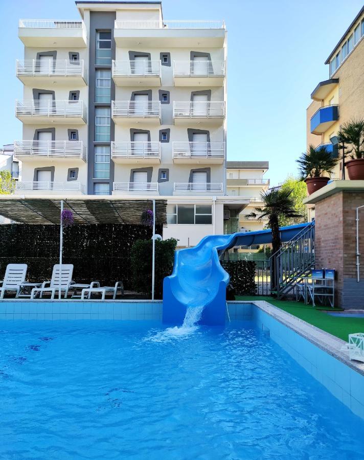 Club Hotel Residence Cesenatico Buitenkant foto