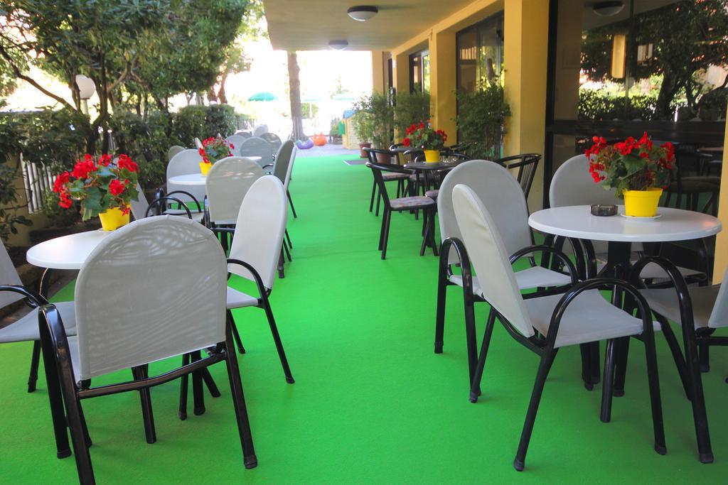 Club Hotel Residence Cesenatico Buitenkant foto