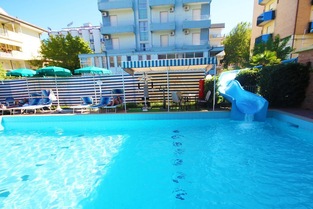 Club Hotel Residence Cesenatico Buitenkant foto